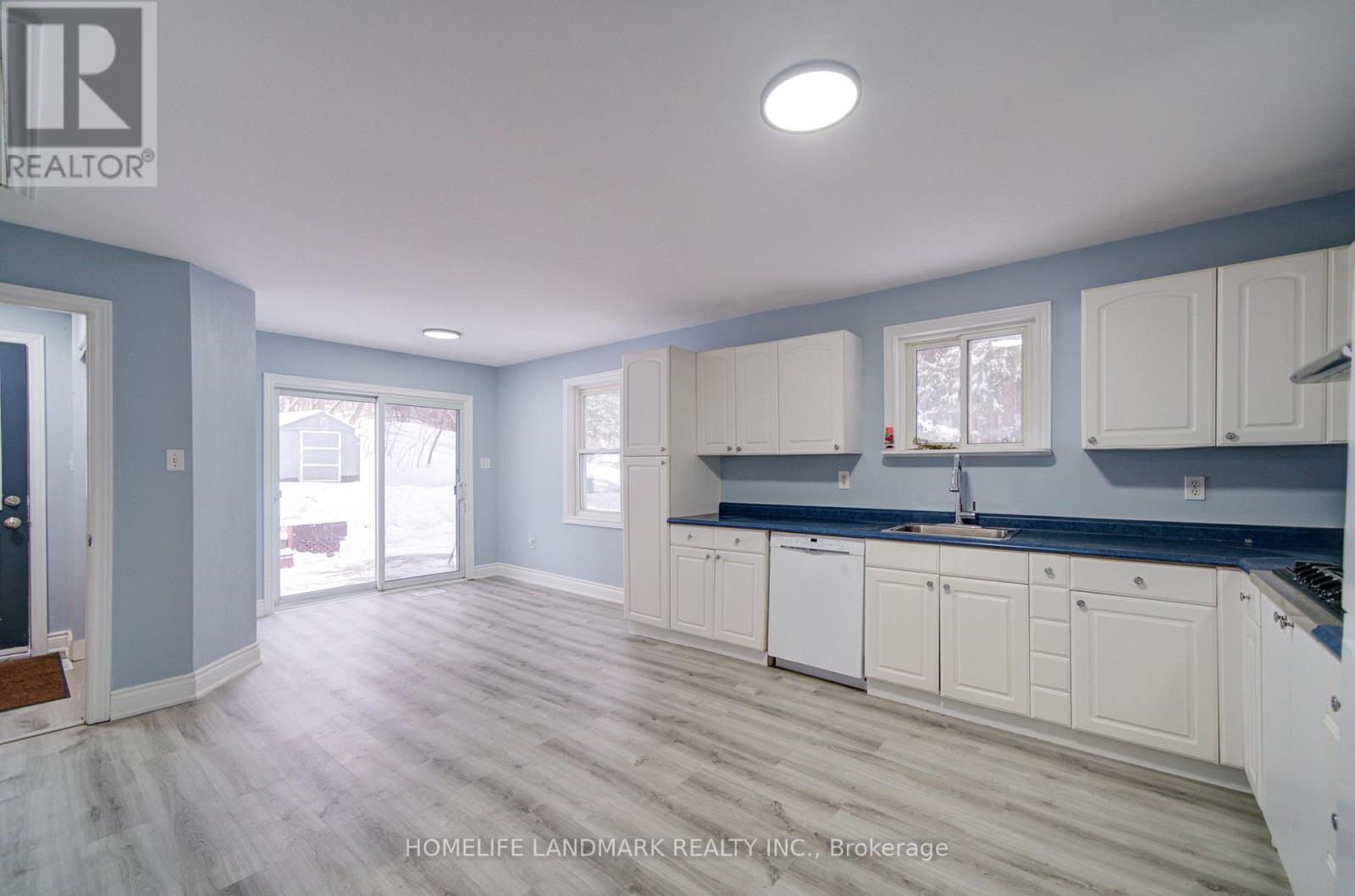 241 Glenwoods Avenue, Georgina, Ontario  L4P 2X1 - Photo 20 - N12662468