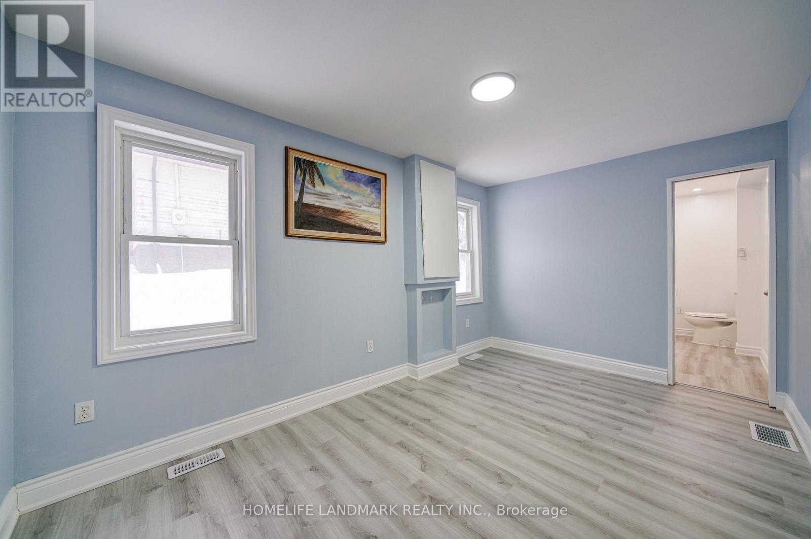 241 Glenwoods Avenue, Georgina, Ontario  L4P 2X1 - Photo 15 - N12662468