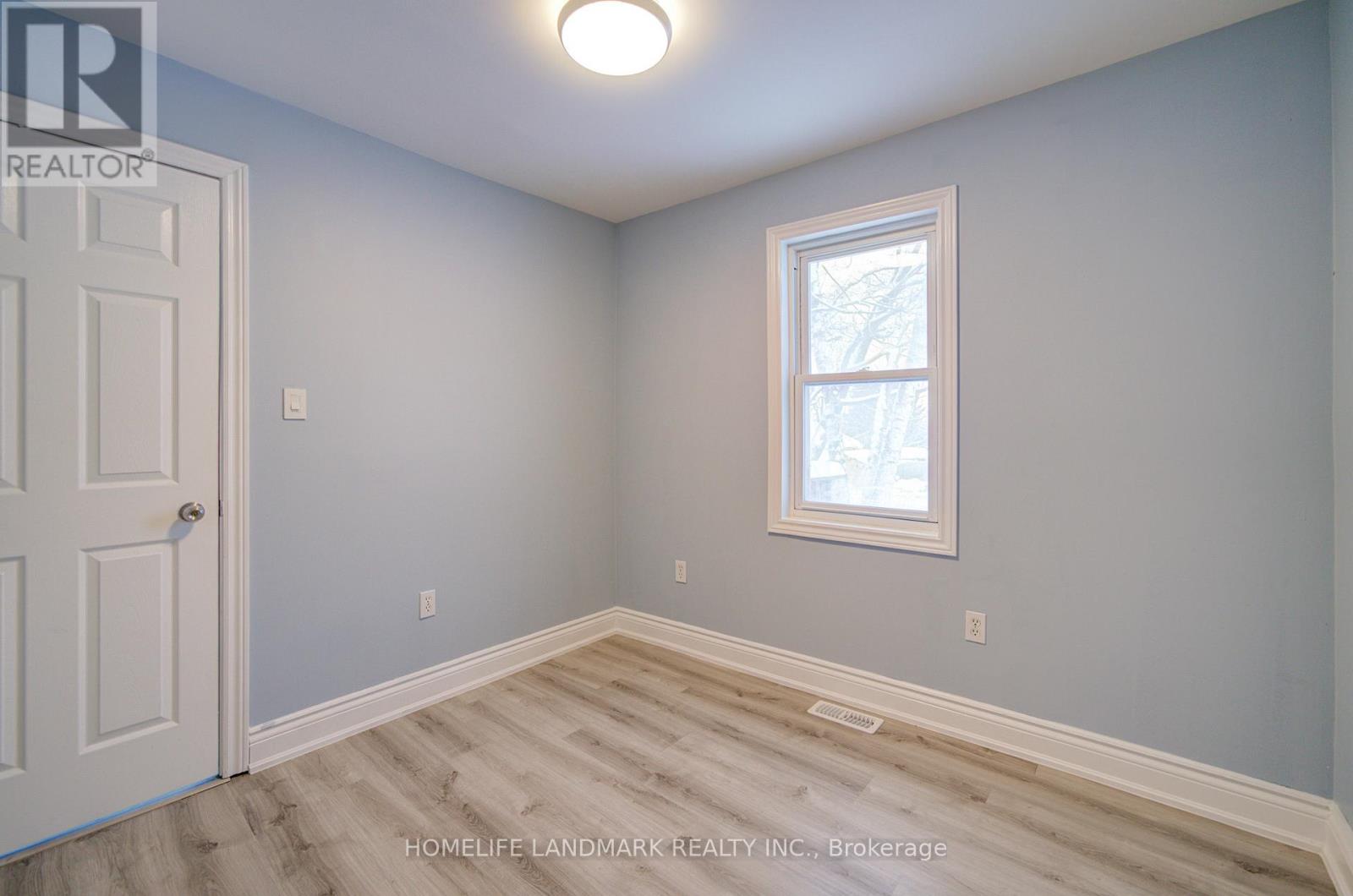 241 Glenwoods Avenue, Georgina, Ontario  L4P 2X1 - Photo 13 - N12662468