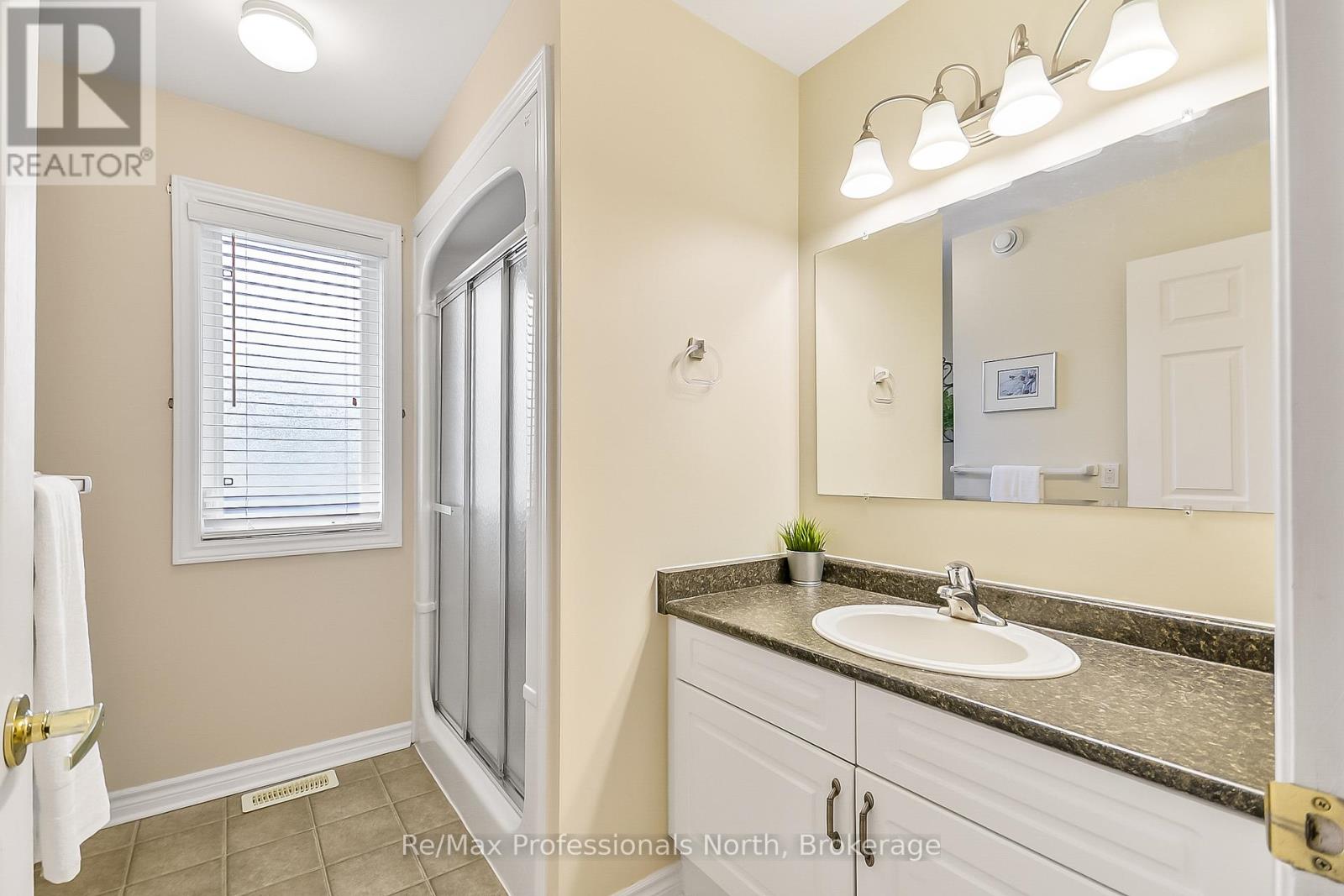 136 Hedgewood Lane, Gravenhurst (Muskoka (S)), Ontario  P1P 1Z4 - Photo 4 - X12672010