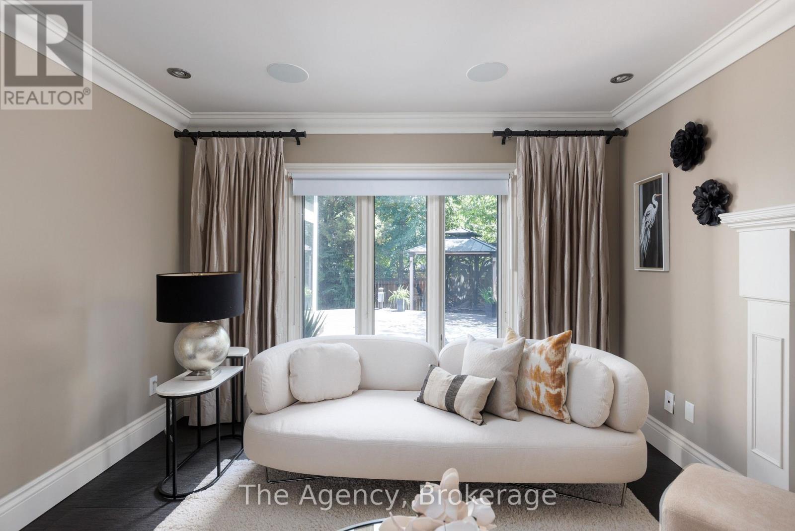 262 Mary Street, Oakville, Ontario  L6K 3V4 - Photo 10 - W12539142