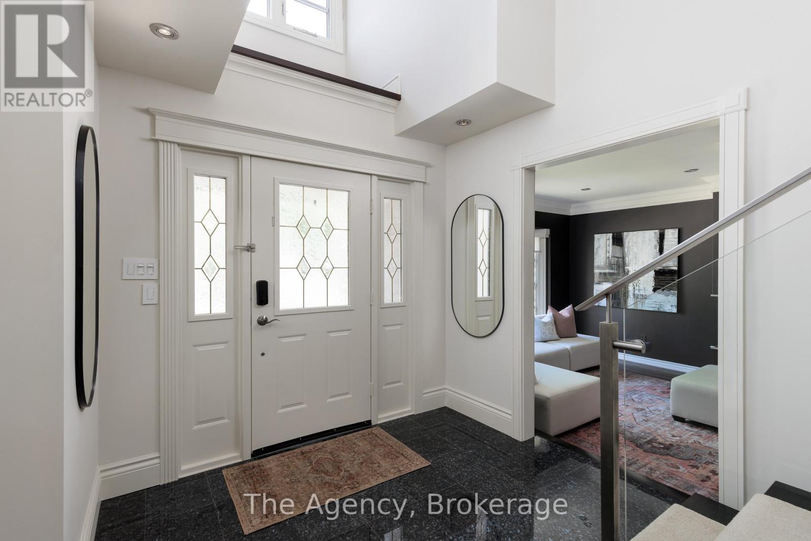 262 Mary Street, Oakville, Ontario  L6K 3V4 - Photo 4 - W12539142