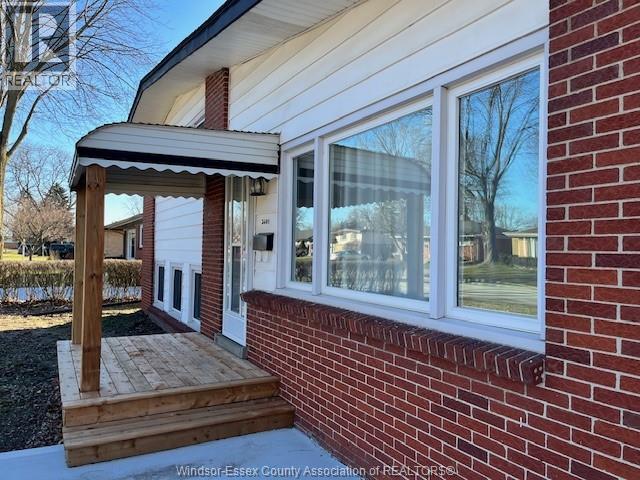 MLS# 26000472: 3401 ROXBOROUGH Unit# UPPER, Windsor, Canada