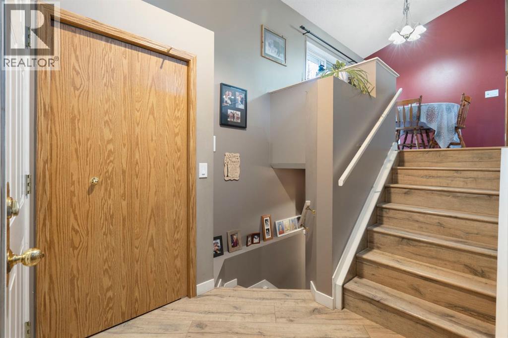 204 Hidden Spring Green Nw, Calgary, Alberta  T3A 5N4 - Photo 3 - A2270121