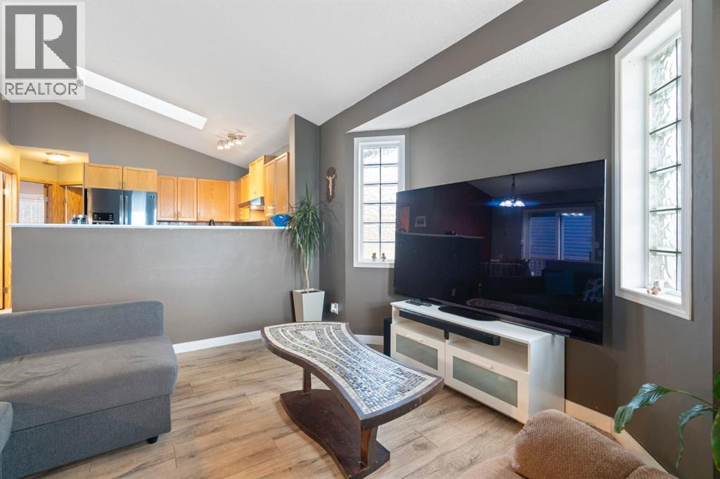 204 Hidden Spring Green Nw, Calgary, Alberta  T3A 5N4 - Photo 5 - A2270121