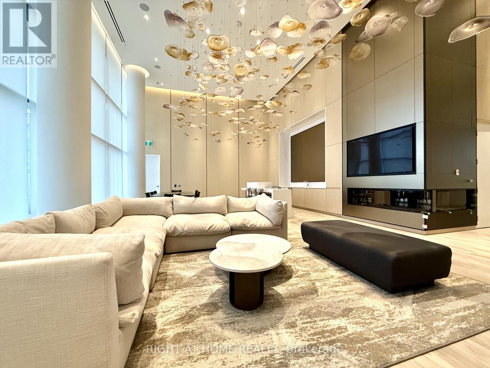 303 - 251 Masonry Way, Mississauga, Ontario  L5H 0B3 - Photo 3 - W12558224