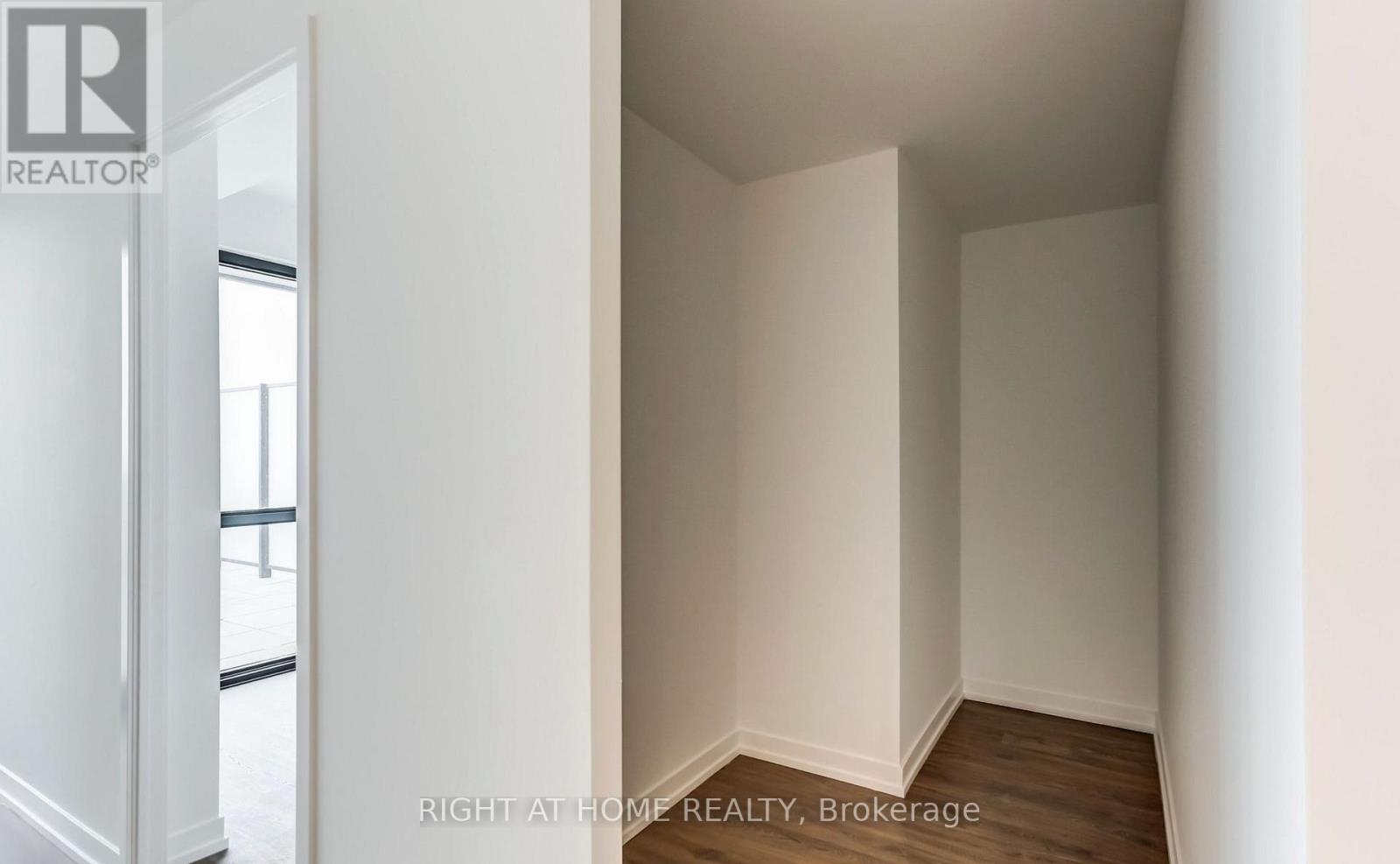 303 - 251 Masonry Way, Mississauga, Ontario  L5H 0B3 - Photo 14 - W12558224