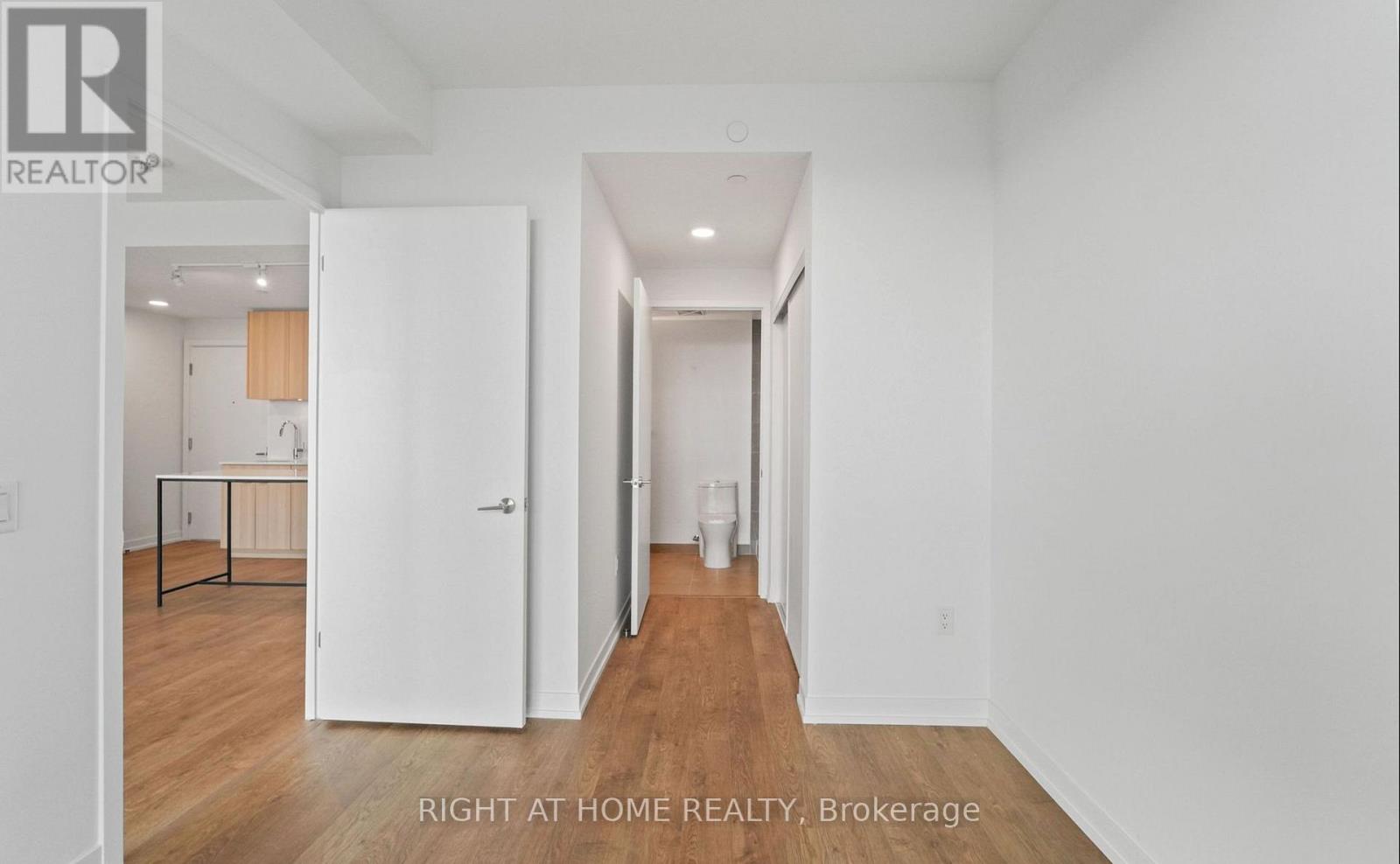 303 - 251 Masonry Way, Mississauga, Ontario  L5H 0B3 - Photo 16 - W12558224