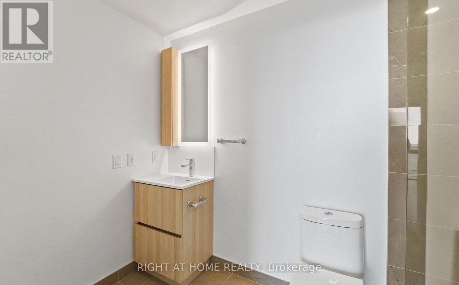 303 - 251 Masonry Way, Mississauga, Ontario  L5H 0B3 - Photo 18 - W12558224