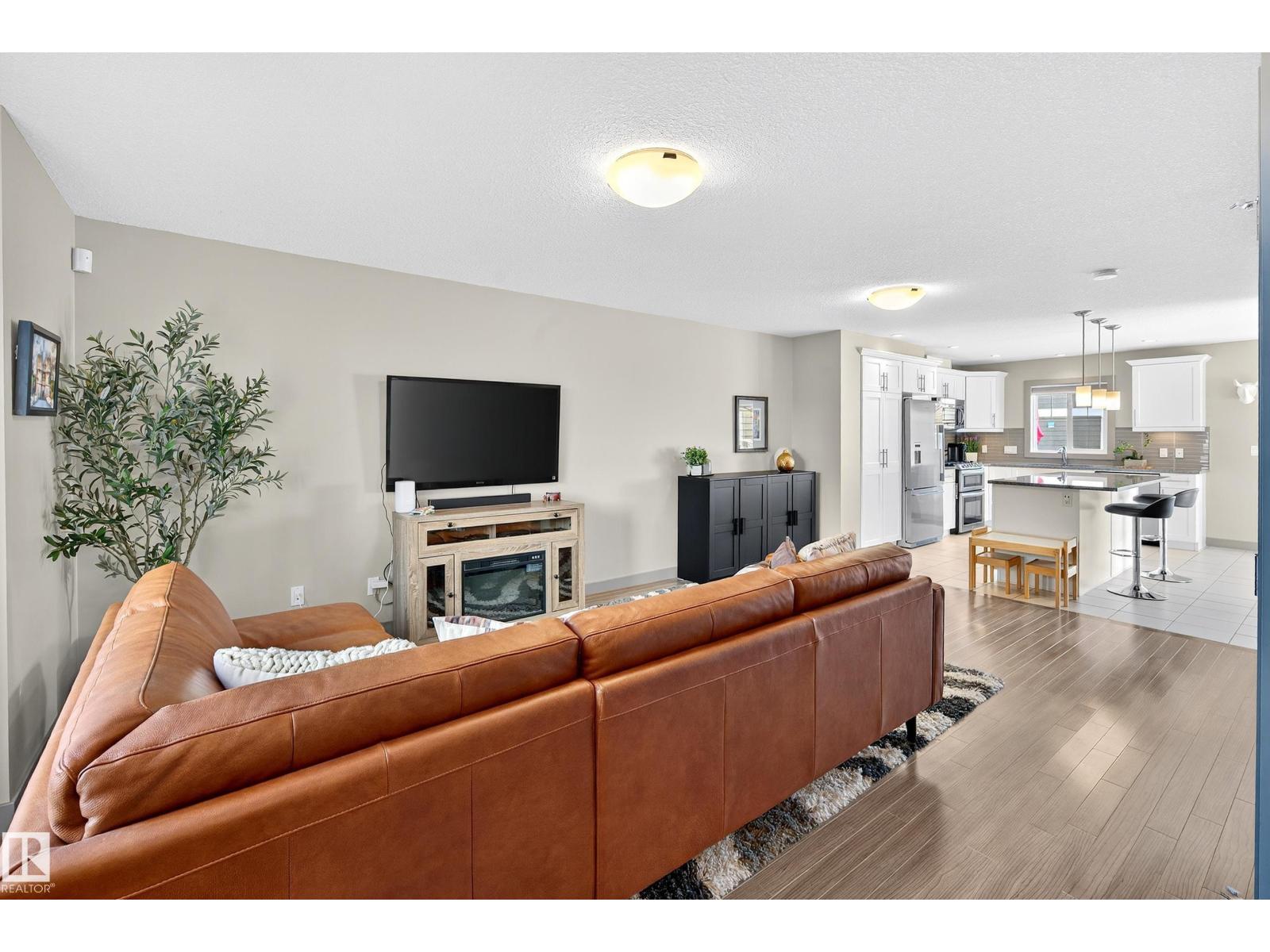 #6 1150 Winderemere Wy Sw, Edmonton, Alberta  T6W 2B6 - Photo 1 - E4469252