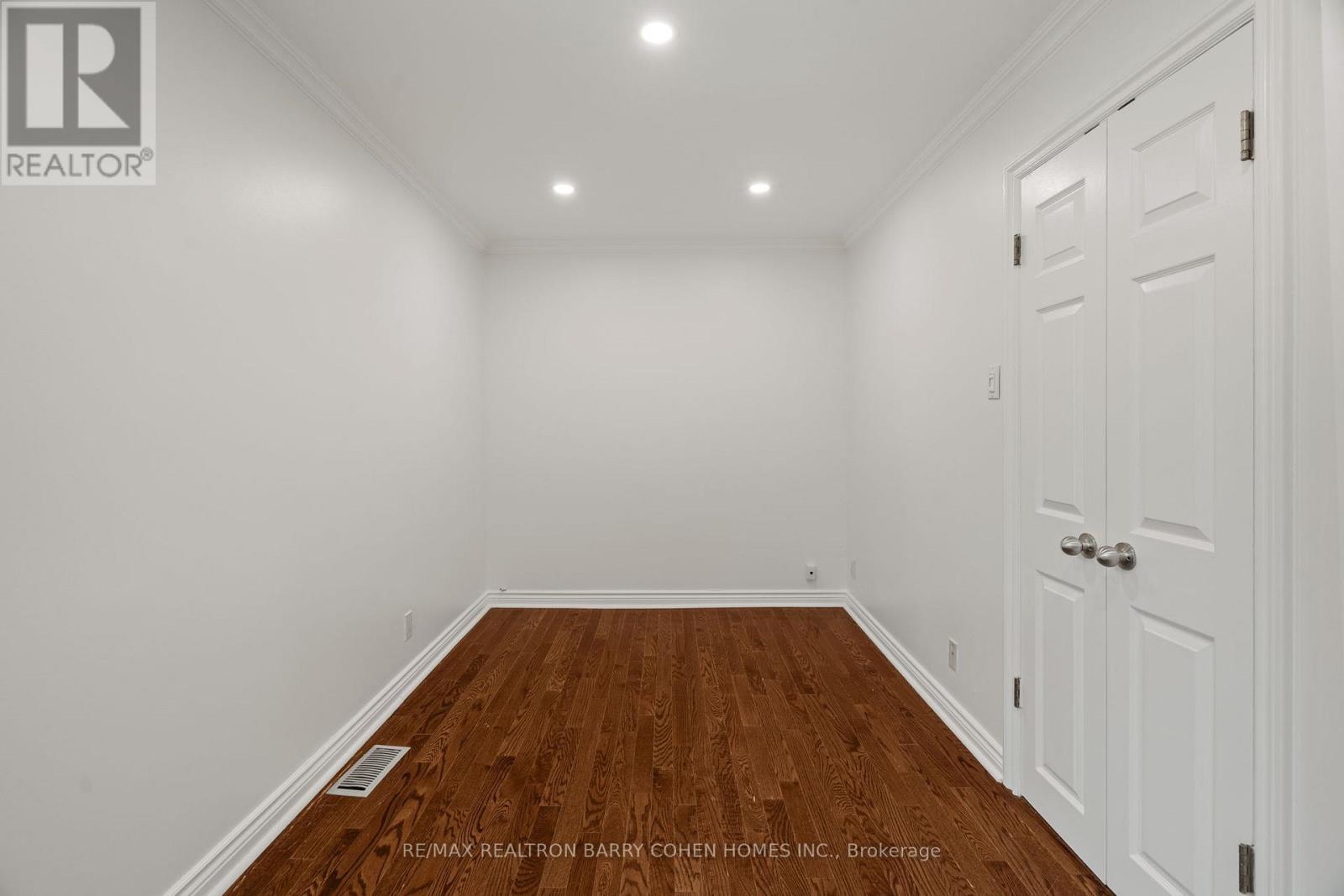 Upper - 59 Dupont Street, Toronto, Ontario  M5R 1V3 - Photo 13 - C12671938