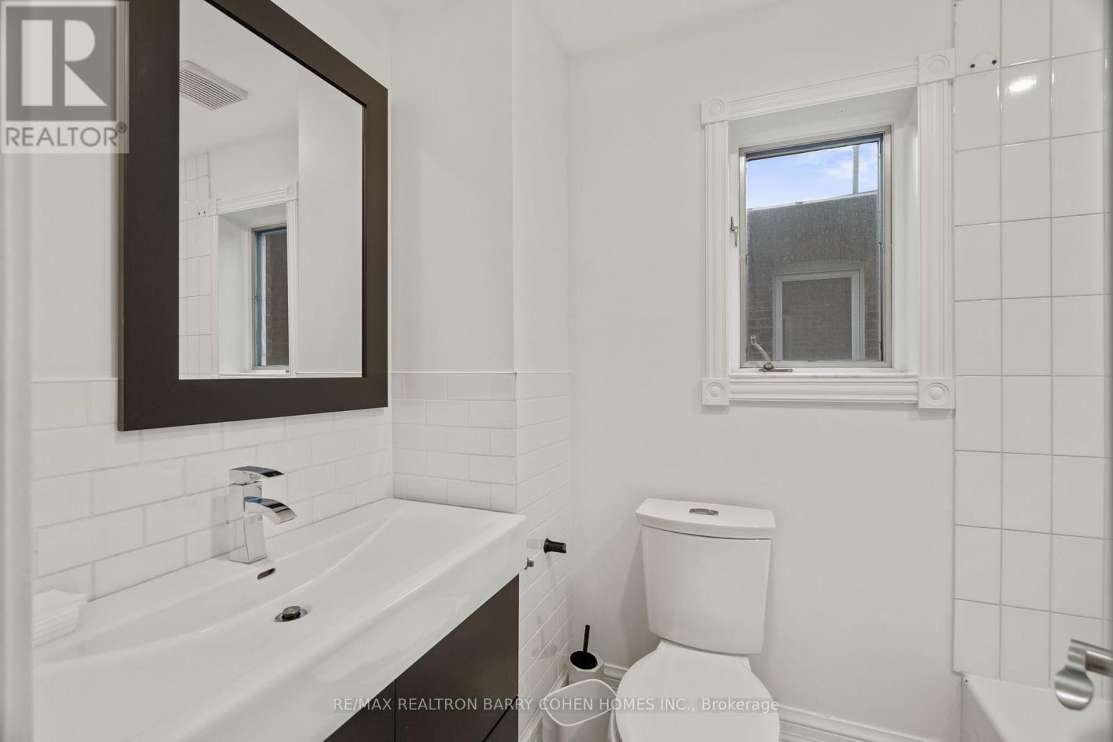 Upper - 59 Dupont Street, Toronto, Ontario  M5R 1V3 - Photo 16 - C12671938