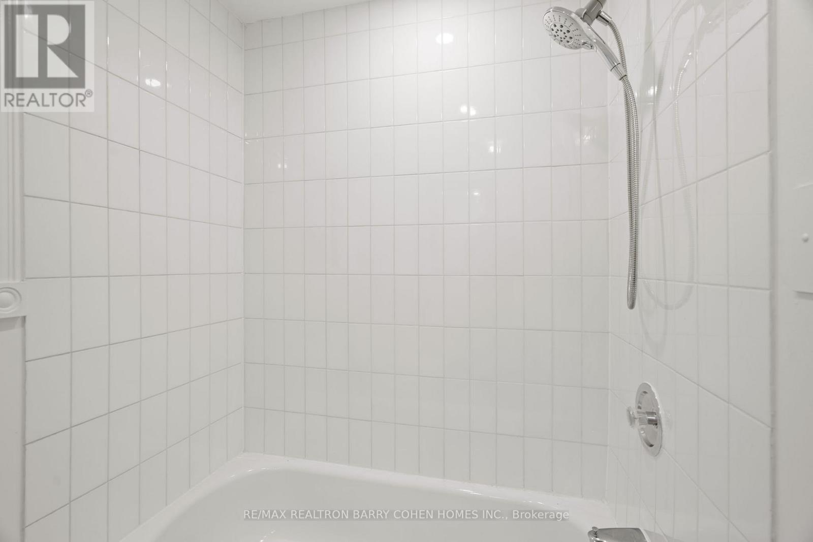 Upper - 59 Dupont Street, Toronto, Ontario  M5R 1V3 - Photo 17 - C12671938