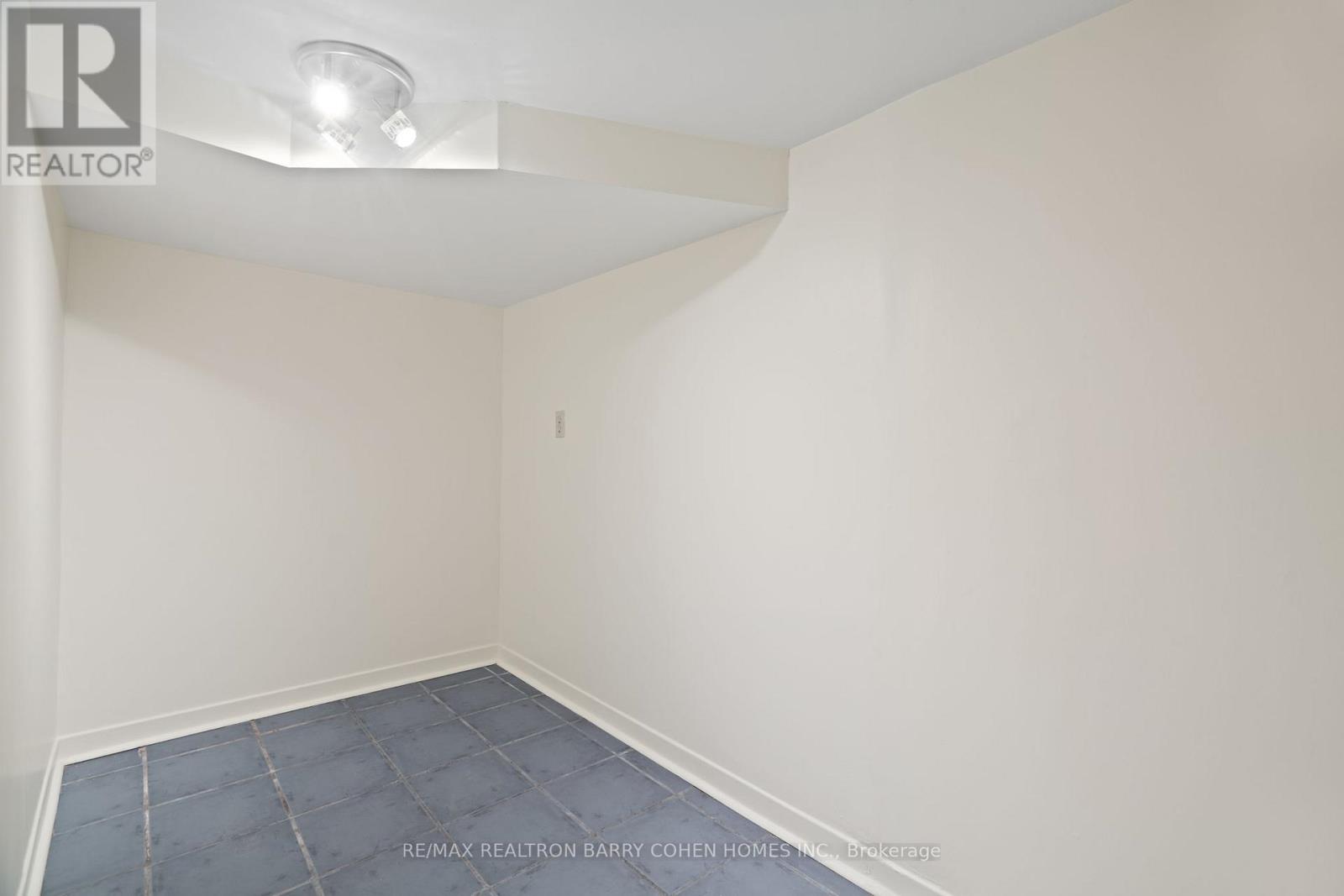 Lower - 59 Dupont Street, Toronto, Ontario  M5R 1V3 - Photo 7 - C12671948