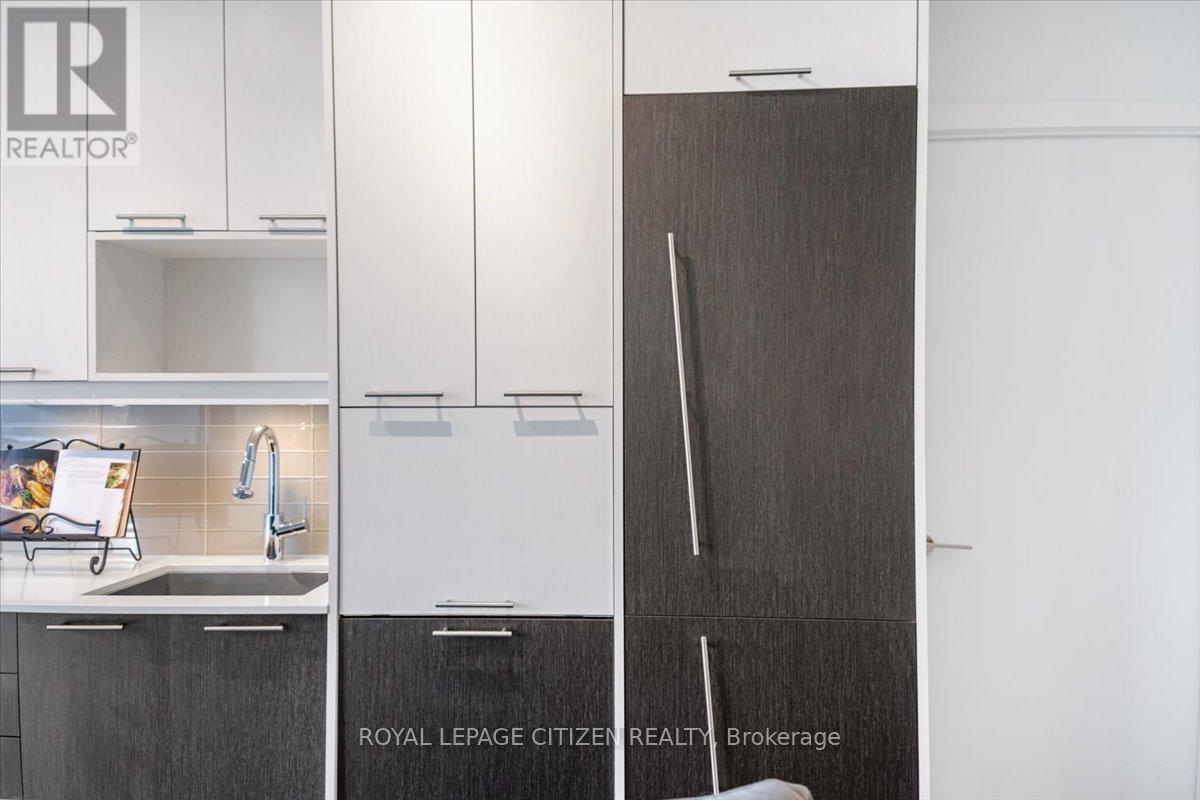 2005 - 30 Nelson Street, Toronto, Ontario  M5V 0H5 - Photo 11 - C12672018