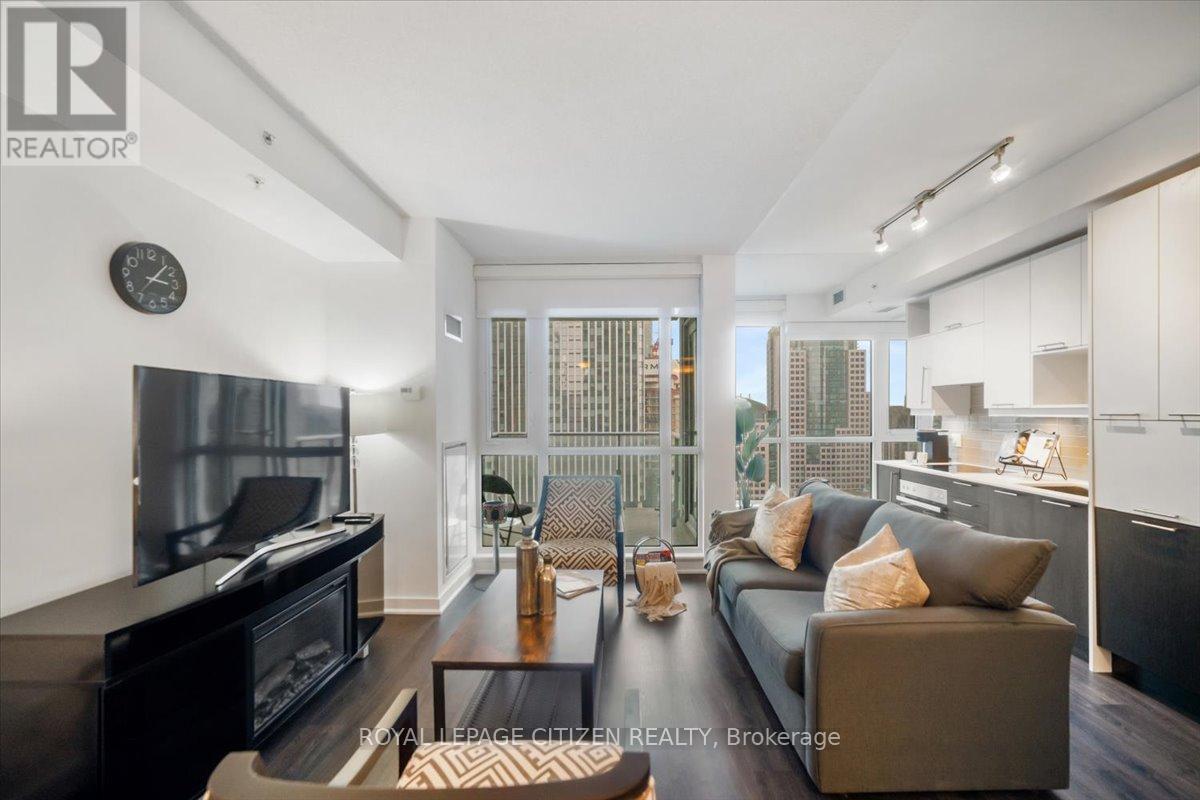 2005 - 30 Nelson Street, Toronto, Ontario  M5V 0H5 - Photo 6 - C12672018