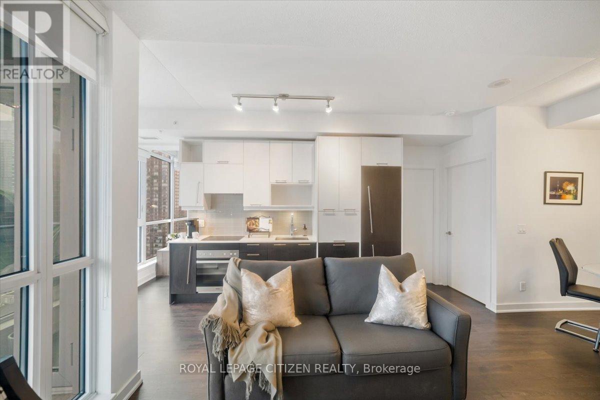 2005 - 30 Nelson Street, Toronto, Ontario  M5V 0H5 - Photo 9 - C12672018