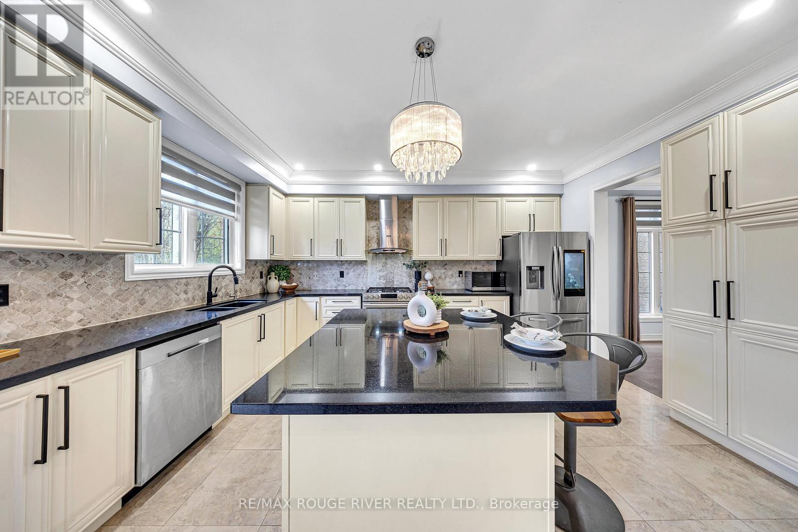 8 St Philip Court, Whitby, Ontario  L1P 0A5 - Photo 13 - E12671944