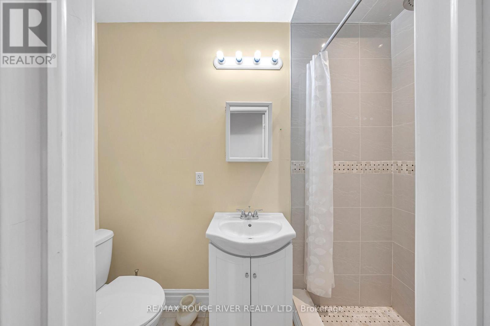 8 St Philip Court, Whitby, Ontario  L1P 0A5 - Photo 38 - E12671944