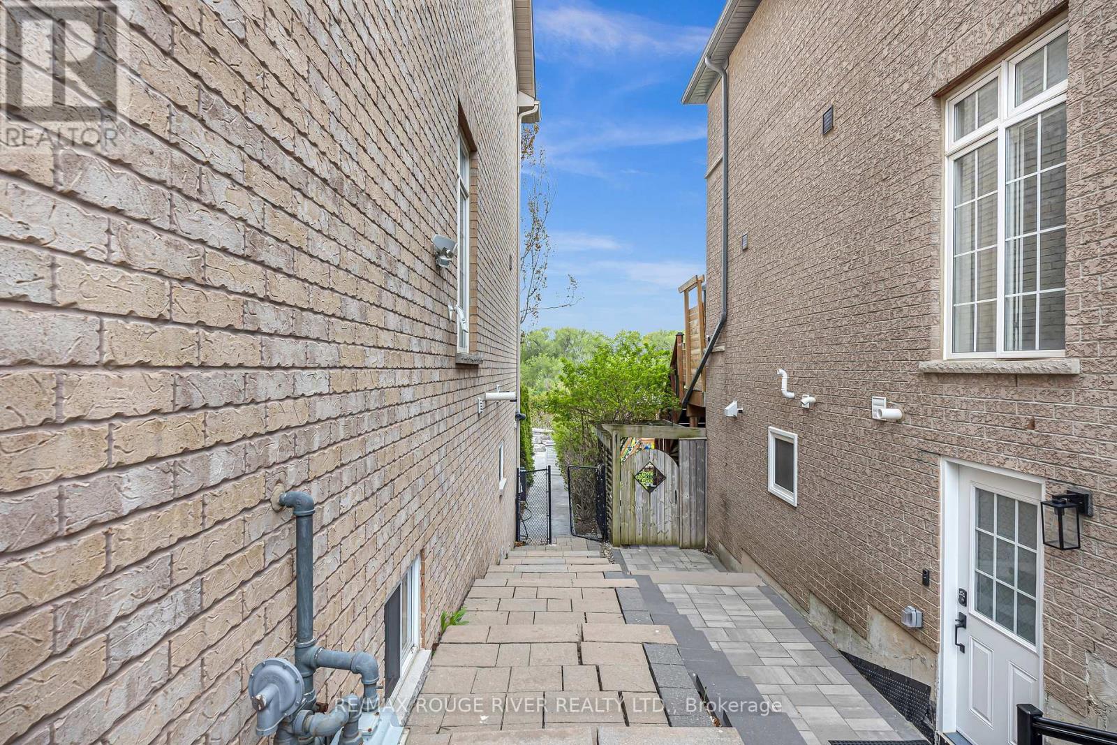 8 St Philip Court, Whitby, Ontario  L1P 0A5 - Photo 39 - E12671944