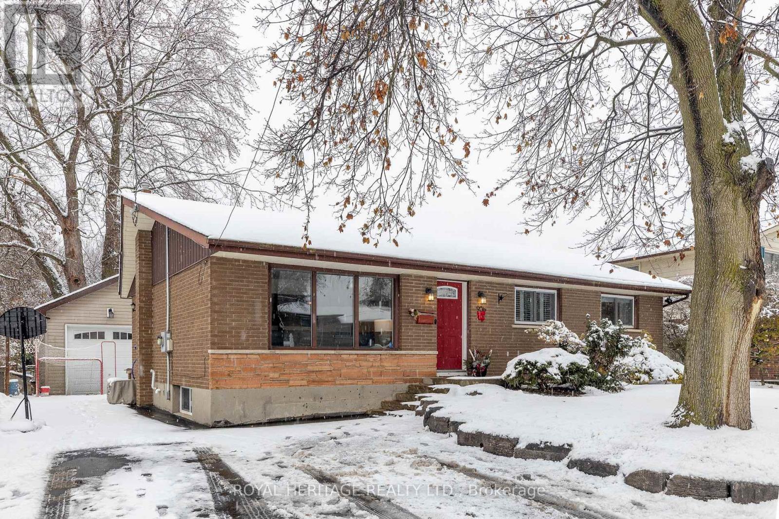 906 DUNLOP STREET E, Whitby, Ontario