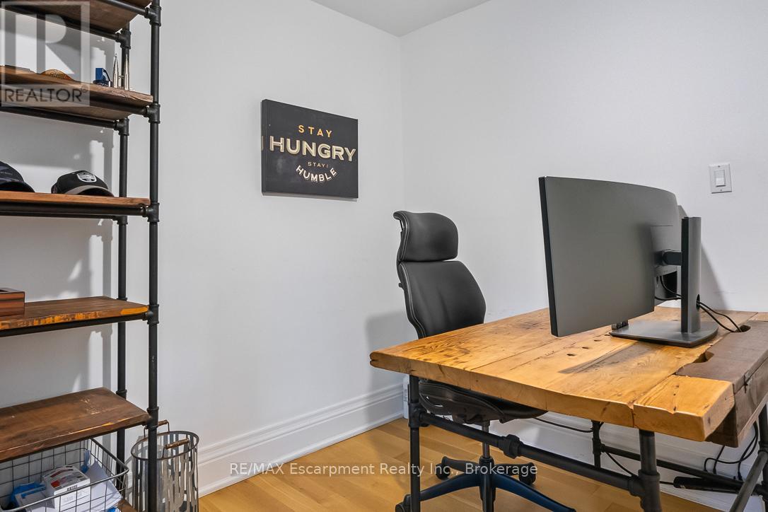 138 Cavendish Court, Oakville, Ontario  L6J 5S2 - Photo 14 - W12672268