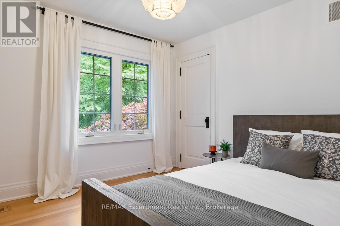 138 Cavendish Court, Oakville, Ontario  L6J 5S2 - Photo 18 - W12672268