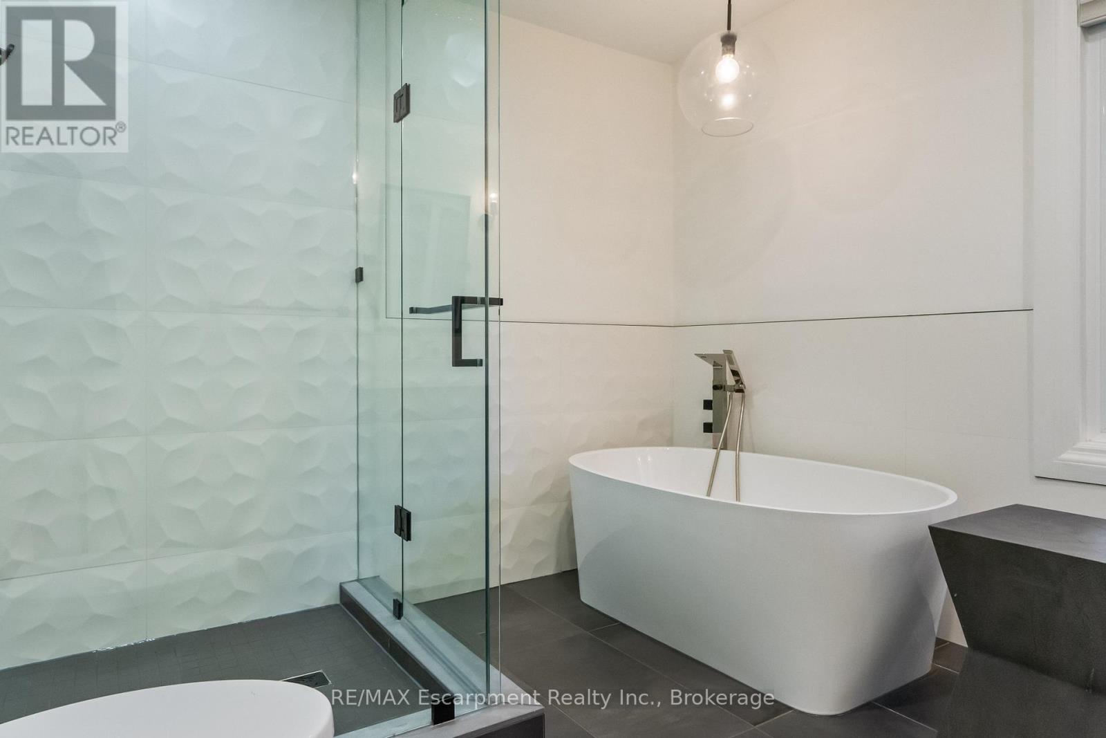 138 Cavendish Court, Oakville, Ontario  L6J 5S2 - Photo 20 - W12672268