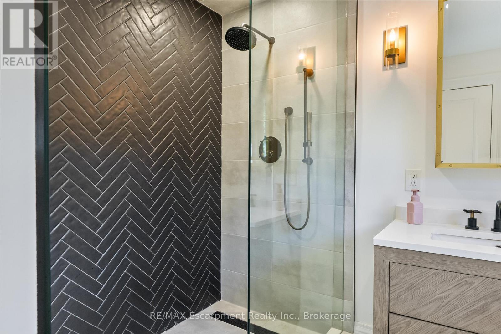 138 Cavendish Court, Oakville, Ontario  L6J 5S2 - Photo 22 - W12672268