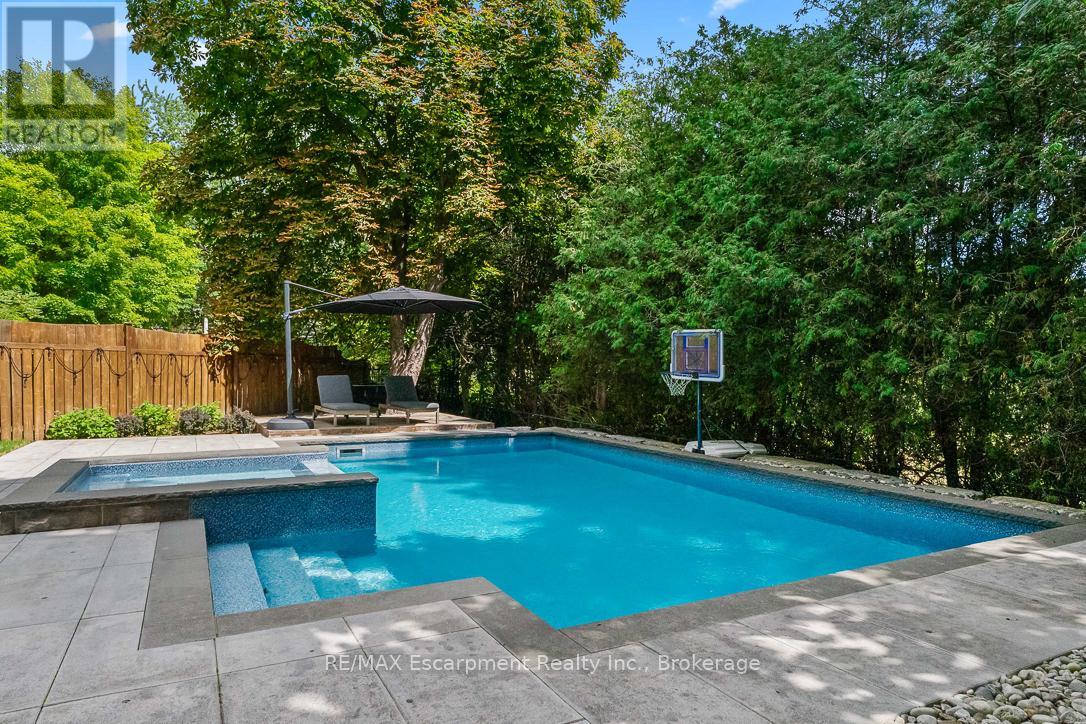 138 Cavendish Court, Oakville, Ontario  L6J 5S2 - Photo 36 - W12672268