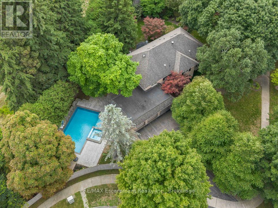 138 Cavendish Court, Oakville, Ontario  L6J 5S2 - Photo 38 - W12672268