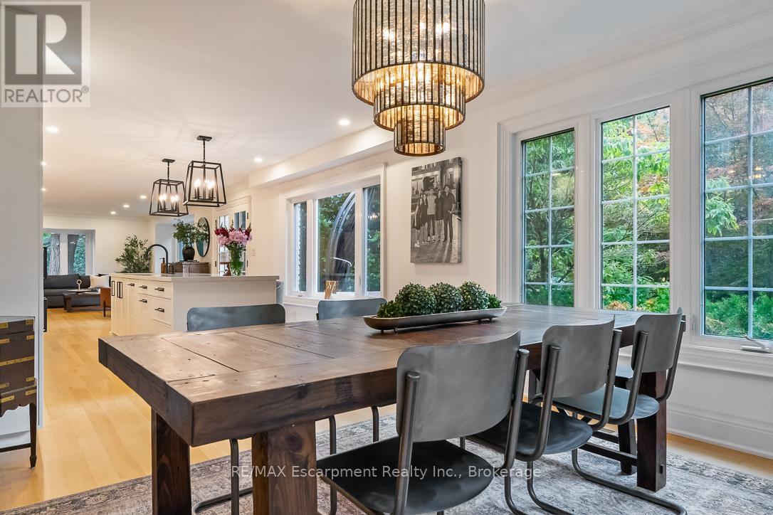 138 Cavendish Court, Oakville, Ontario  L6J 5S2 - Photo 7 - W12672268