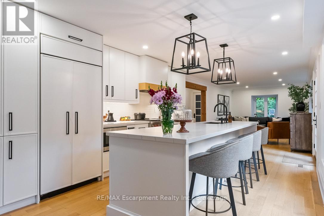 138 Cavendish Court, Oakville, Ontario  L6J 5S2 - Photo 9 - W12672268