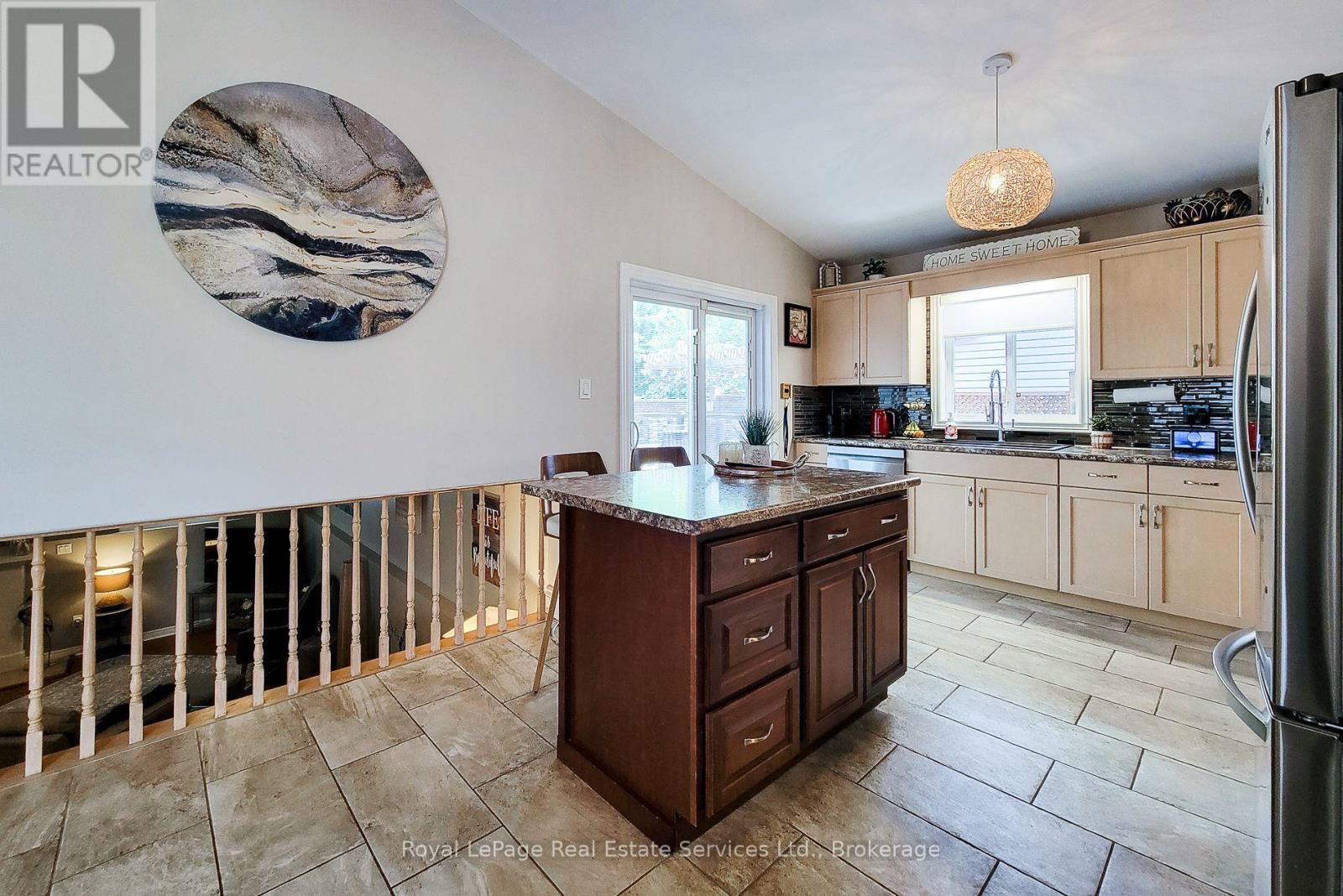 8111 Woodsview Crescent, Niagara Falls, Ontario  L2H 3G3 - Photo 12 - X12672154