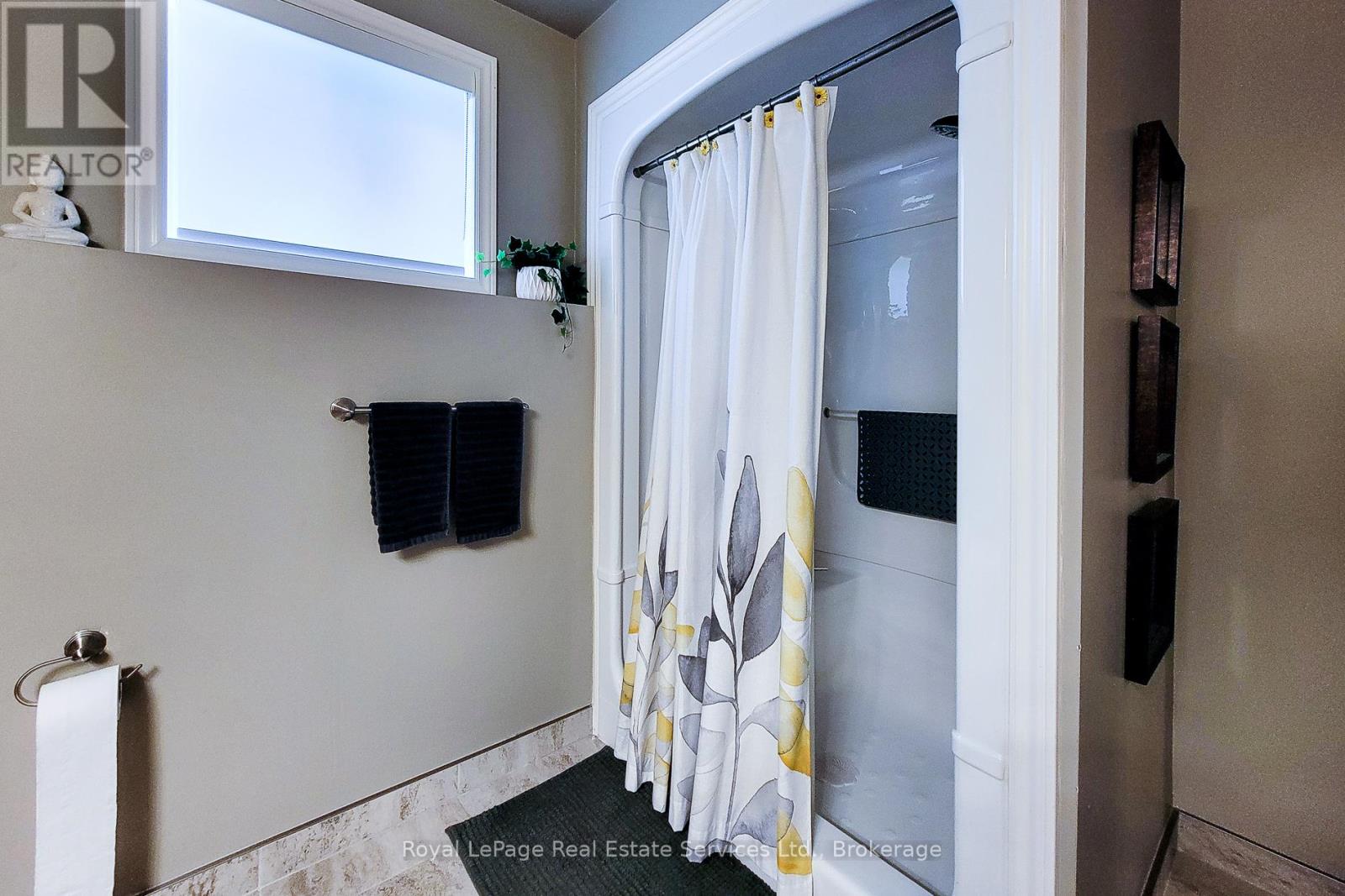 8111 Woodsview Crescent, Niagara Falls, Ontario  L2H 3G3 - Photo 38 - X12672154