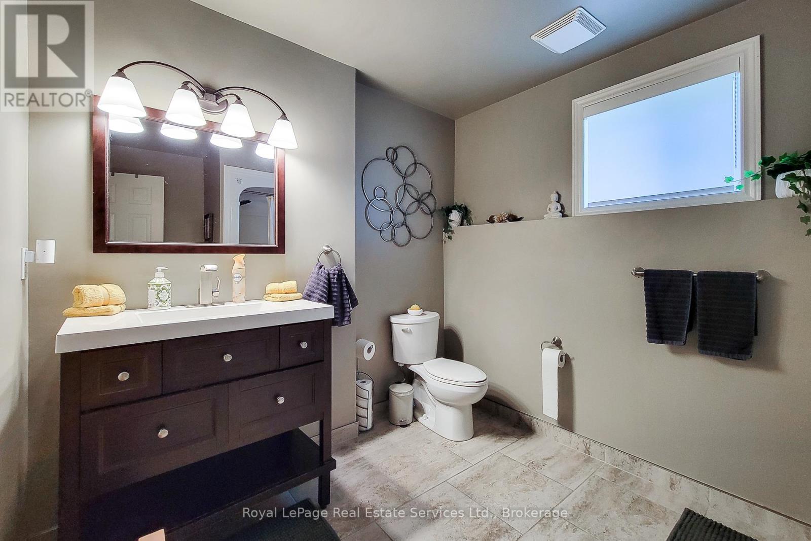 8111 Woodsview Crescent, Niagara Falls, Ontario  L2H 3G3 - Photo 39 - X12672154