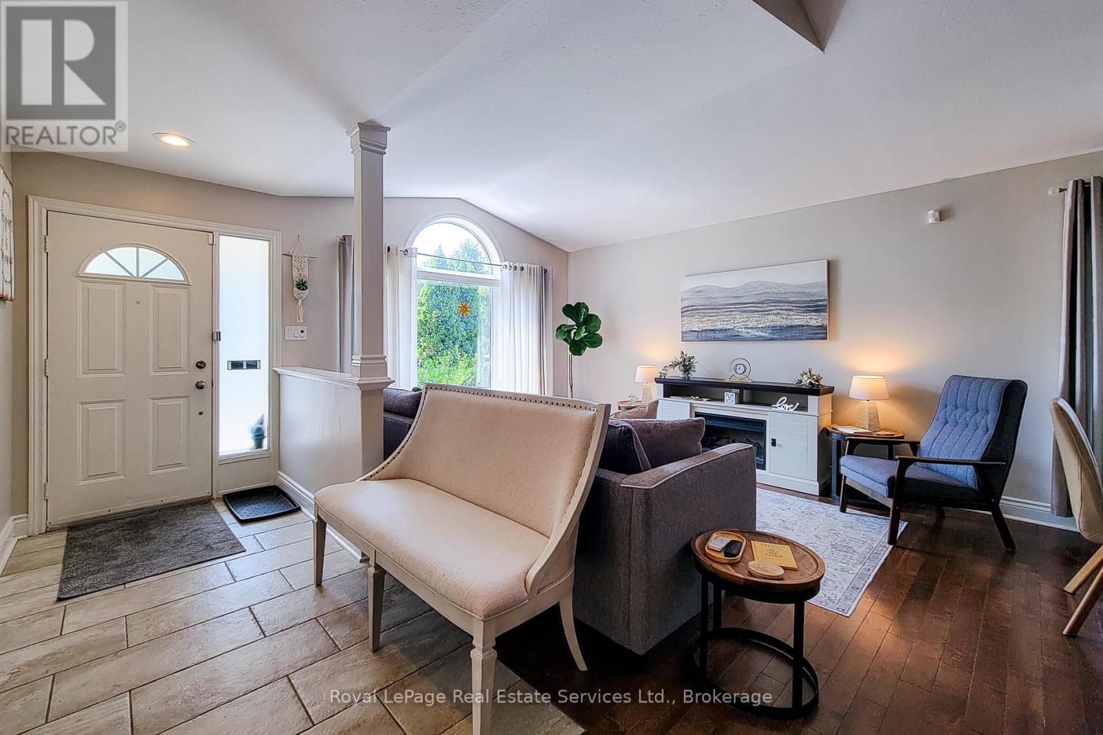 8111 Woodsview Crescent, Niagara Falls, Ontario  L2H 3G3 - Photo 4 - X12672154