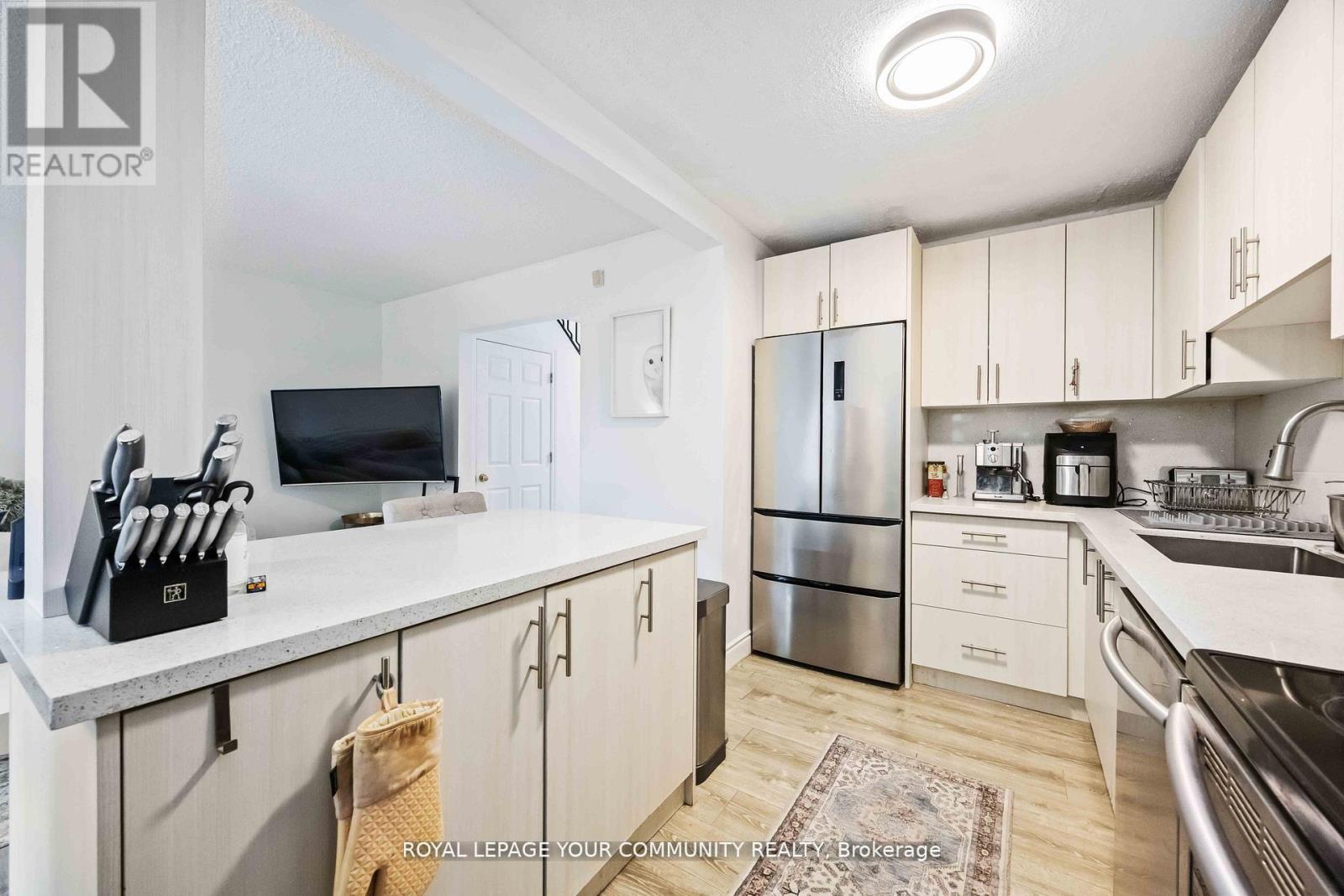 22 Porterfield Crescent, Markham, Ontario  L3T 4S7 - Photo 17 - N12672034