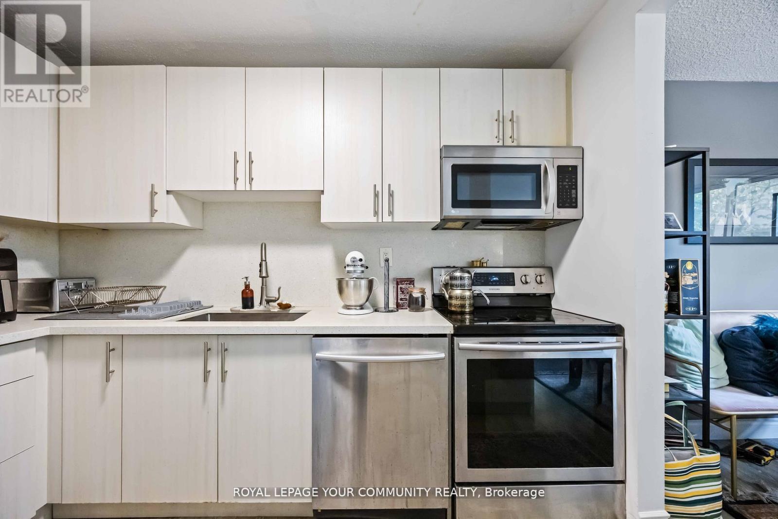 22 Porterfield Crescent, Markham, Ontario  L3T 4S7 - Photo 18 - N12672034