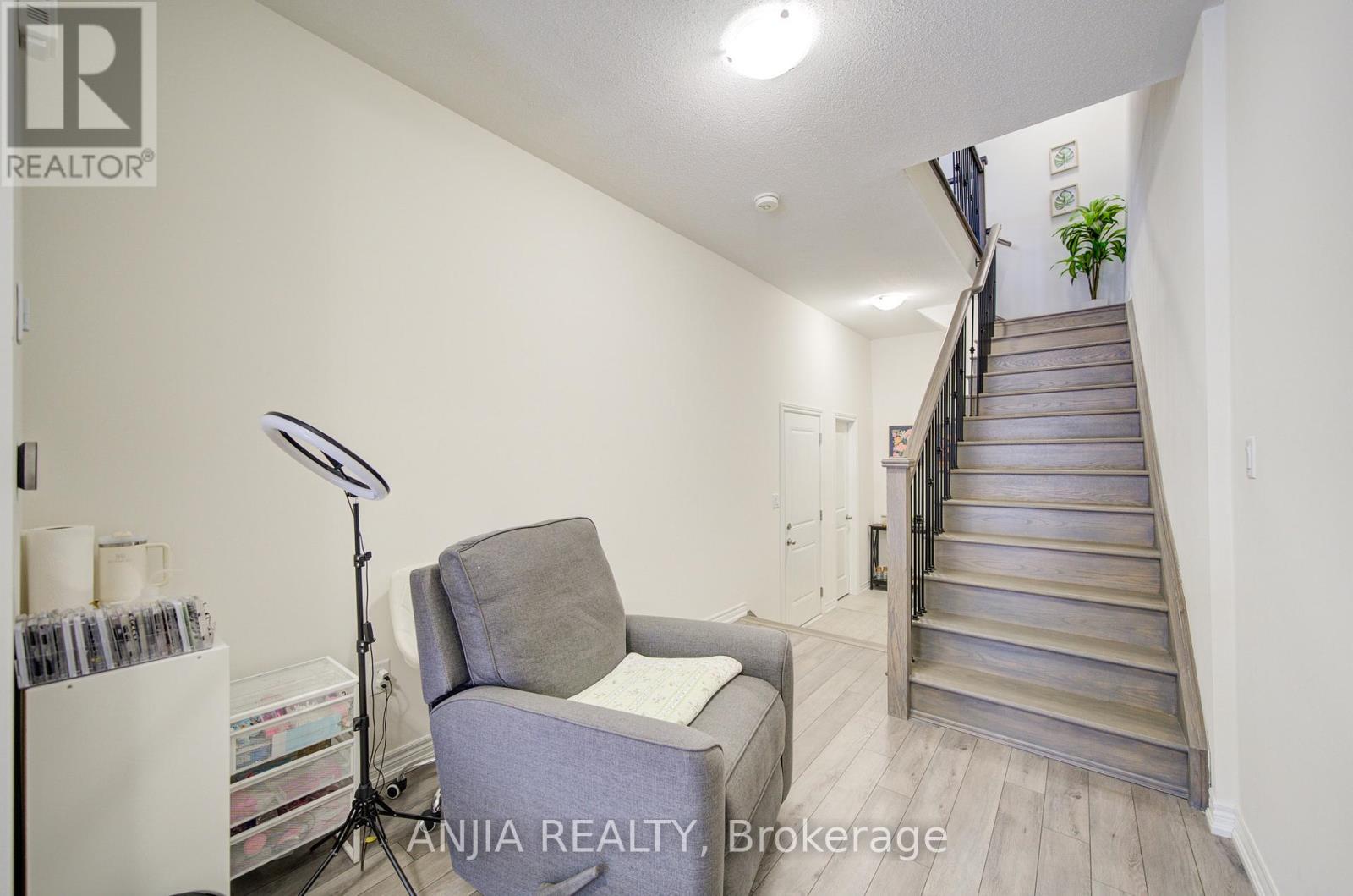 33 Bluebird Lane, Barrie (Painswick South), Ontario L9J 0M3 - Photo 14 - S12671940