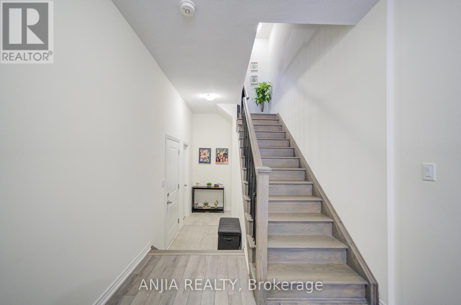 33 Bluebird Lane, Barrie (Painswick South), Ontario L9J 0M3 - Photo 15 - S12671940