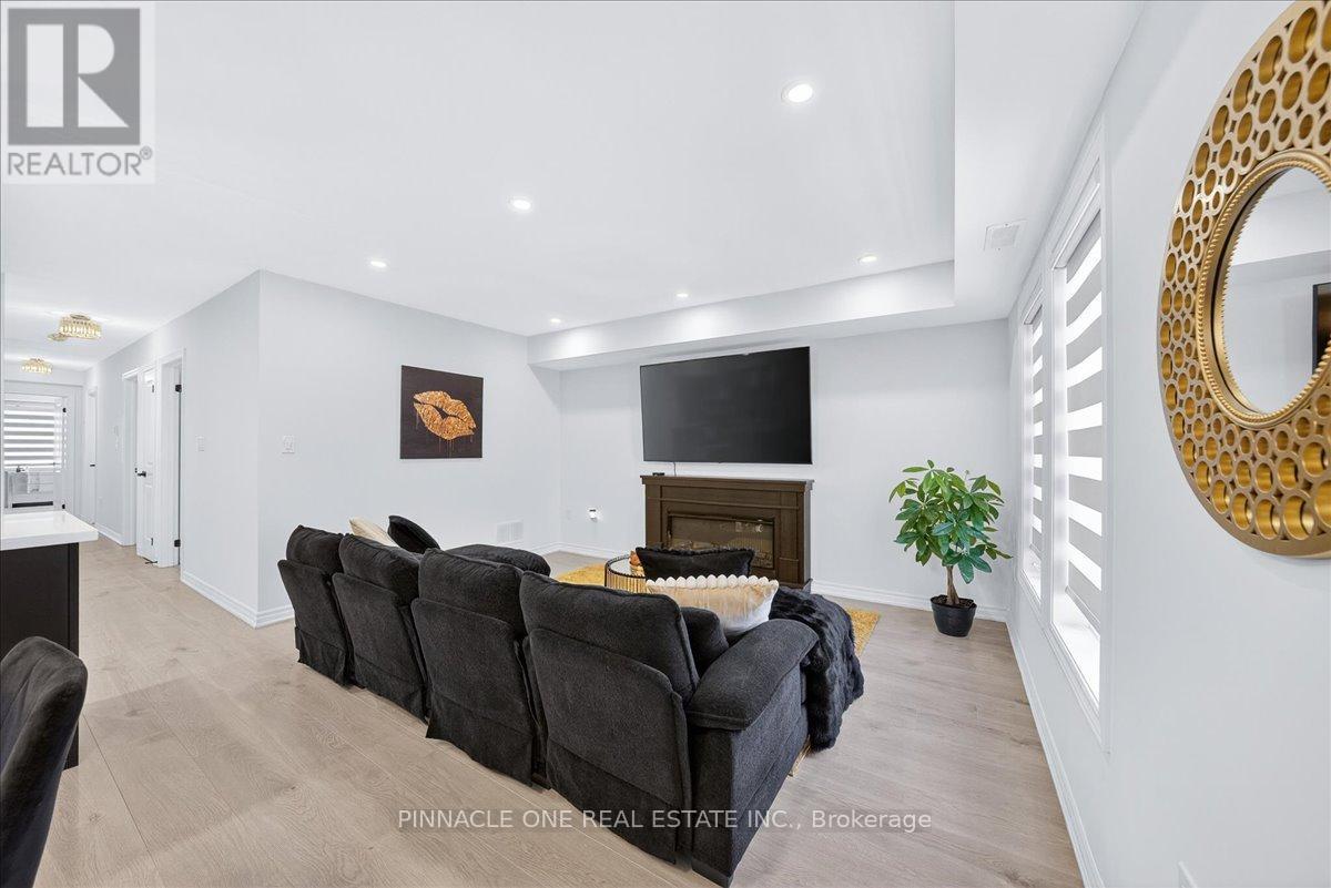 4 - 41 Pumpkin Corner Crescent, Barrie, Ontario  L9J 0C2 - Photo 17 - S12672064