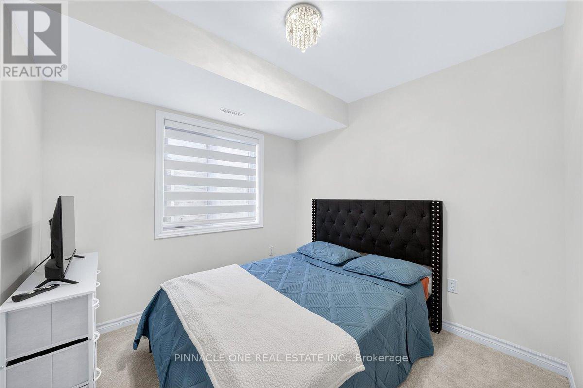 4 - 41 Pumpkin Corner Crescent, Barrie, Ontario  L9J 0C2 - Photo 27 - S12672064