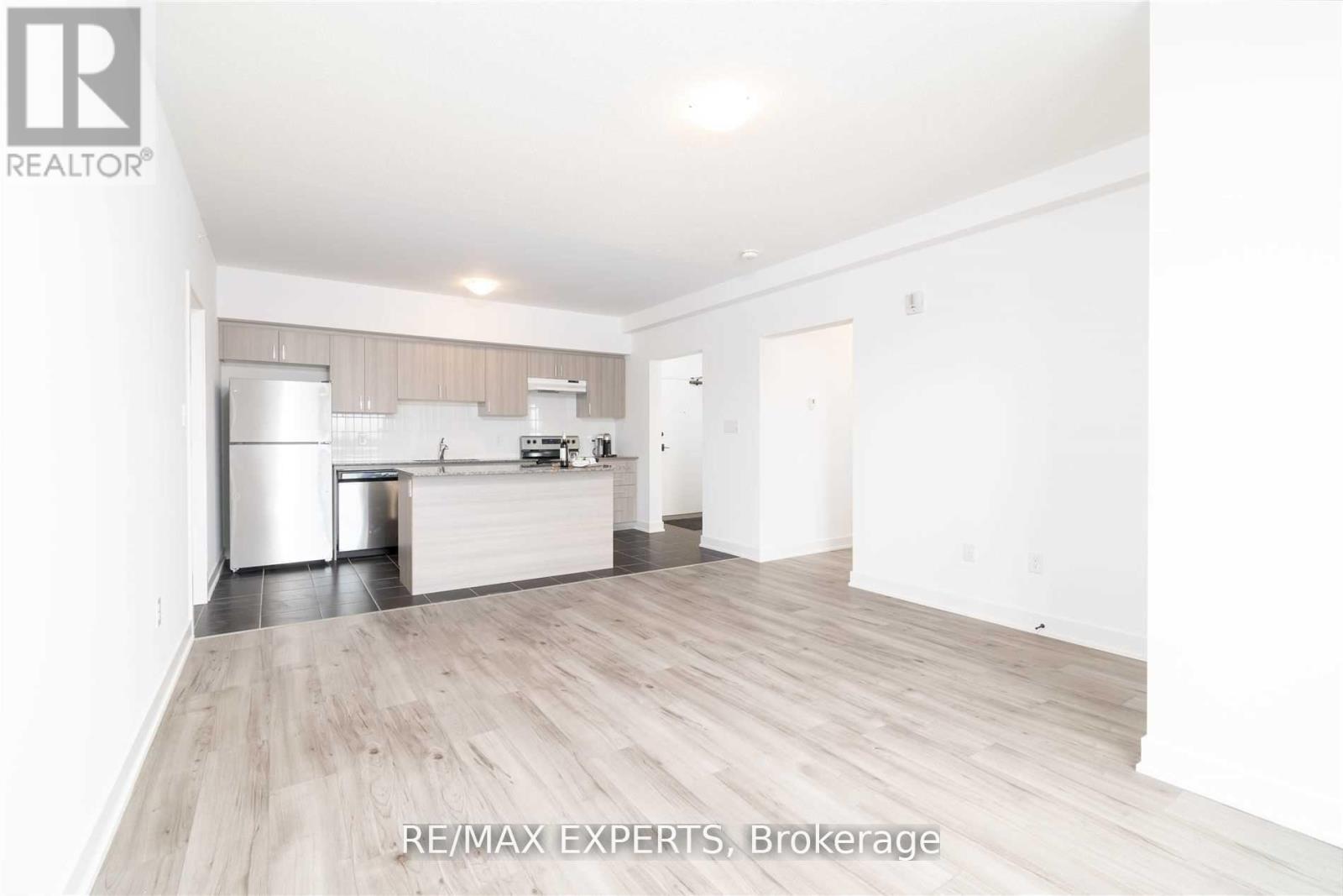 604 - 4 Spice Way, Barrie, Ontario  L9J 0M2 - Photo 6 - S12672076