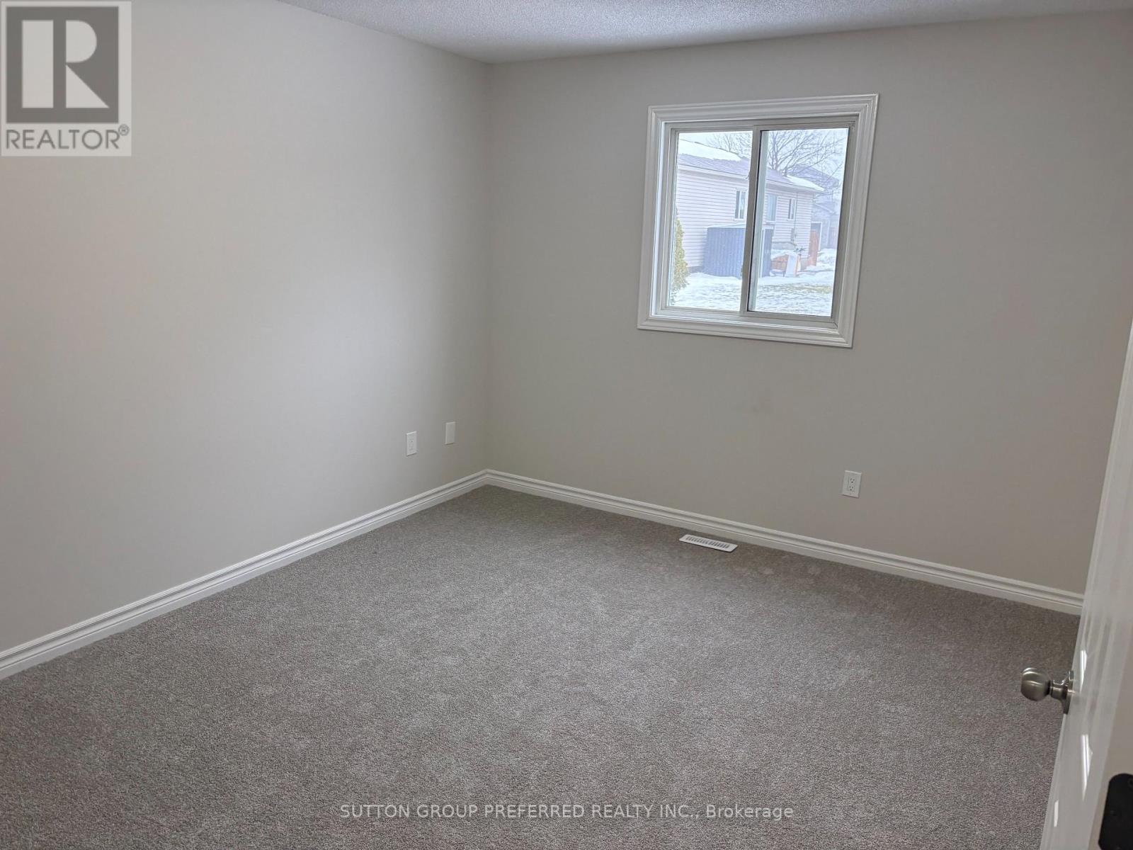 195 Simpson Crescent, London East (East K), Ontario  N5V 5E1 - Photo 7 - X12457328