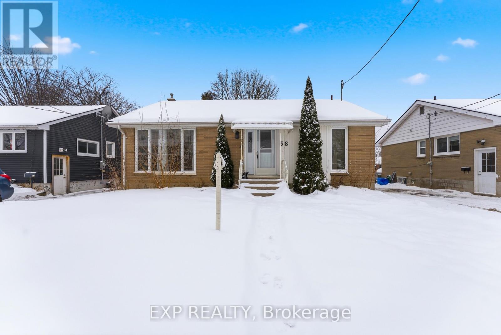 38 Greenlawn Avenue, Belleville, Ontario  K8N 4B5 - Photo 1 - X12672114