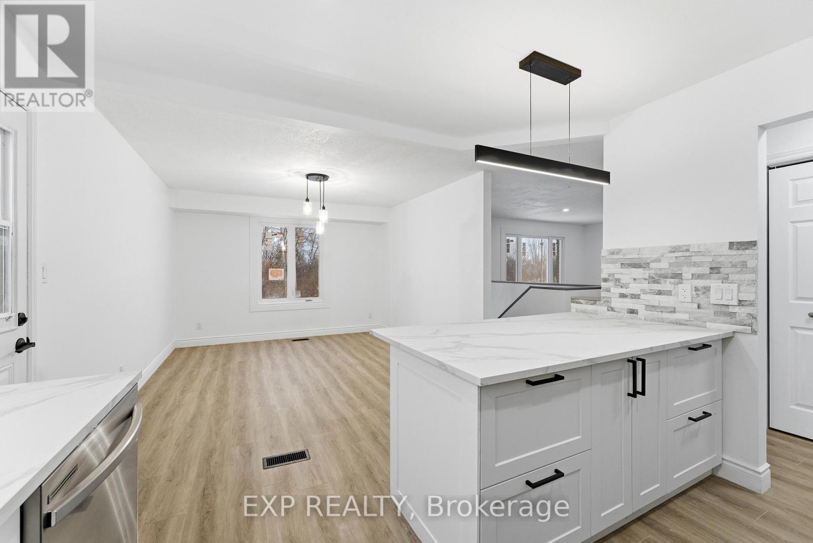 136 North Murray Street, Quinte West, Ontario  K8V 6R2 - Photo 10 - X12672166