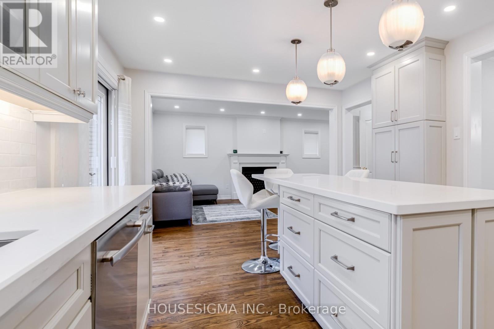 1475 Ravensmoor Crescent, Mississauga, Ontario  L5M 3L4 - Photo 10 - W12671974