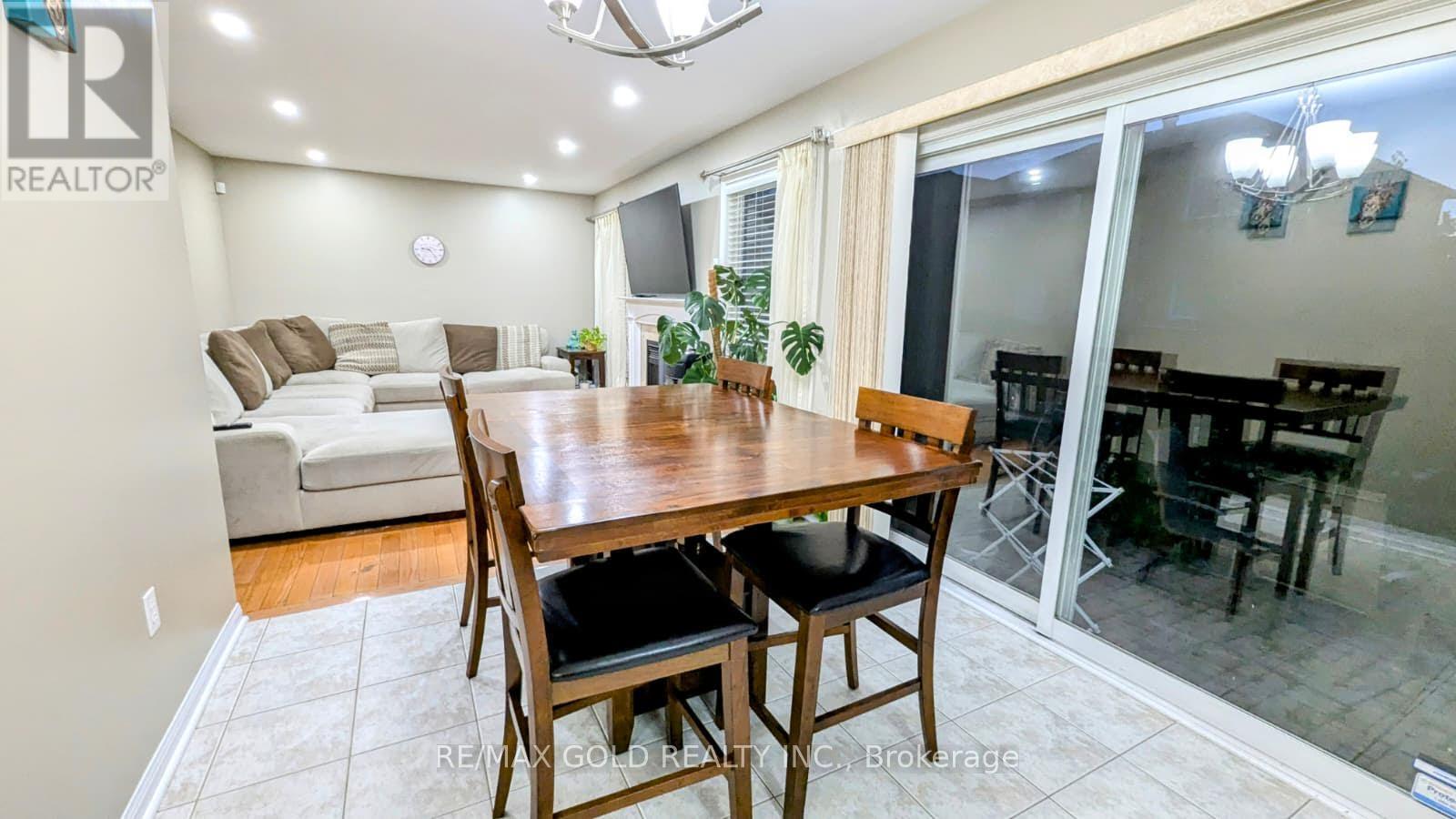 56 Williamson Drive, Brampton, Ontario  L7A 3L9 - Photo 2 - W12671982