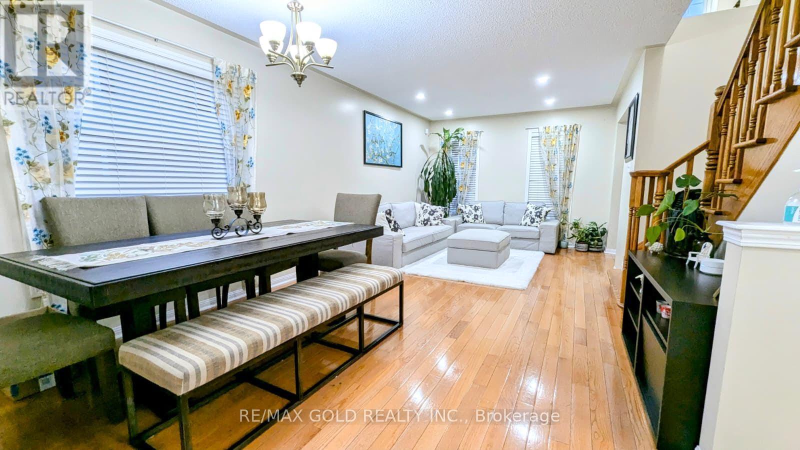 56 Williamson Drive, Brampton, Ontario  L7A 3L9 - Photo 9 - W12671982